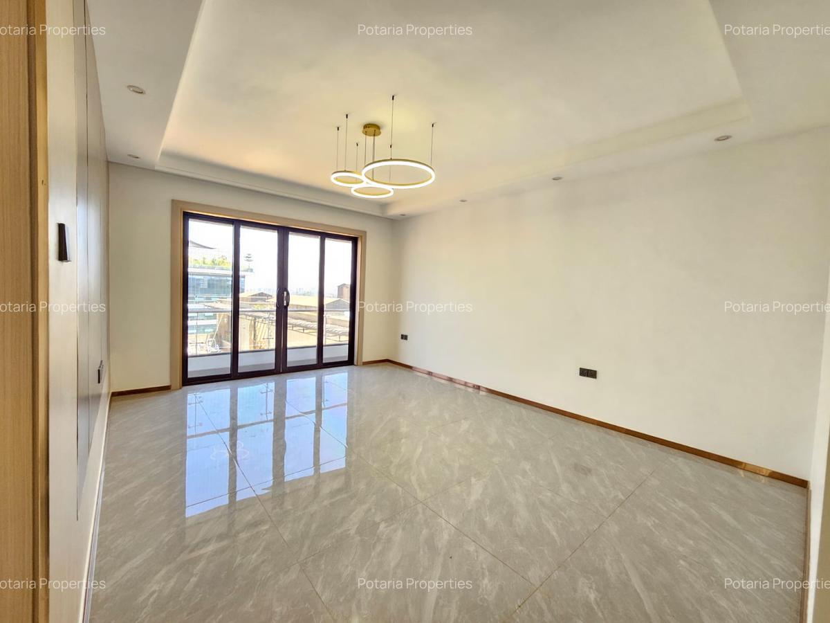 2 Bed Apartment with En Suite in Riverside - 5