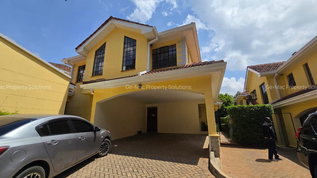 4 Bed House with En Suite in Lavington - 2