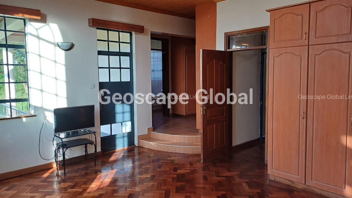 5 Bed House with En Suite in Runda - 2