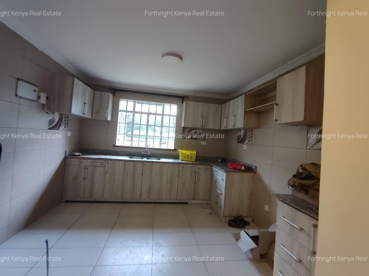 5 Bed House with En Suite at Hardy - 20