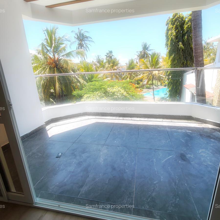1 Bed Apartment with En Suite at Baobab Road - 2