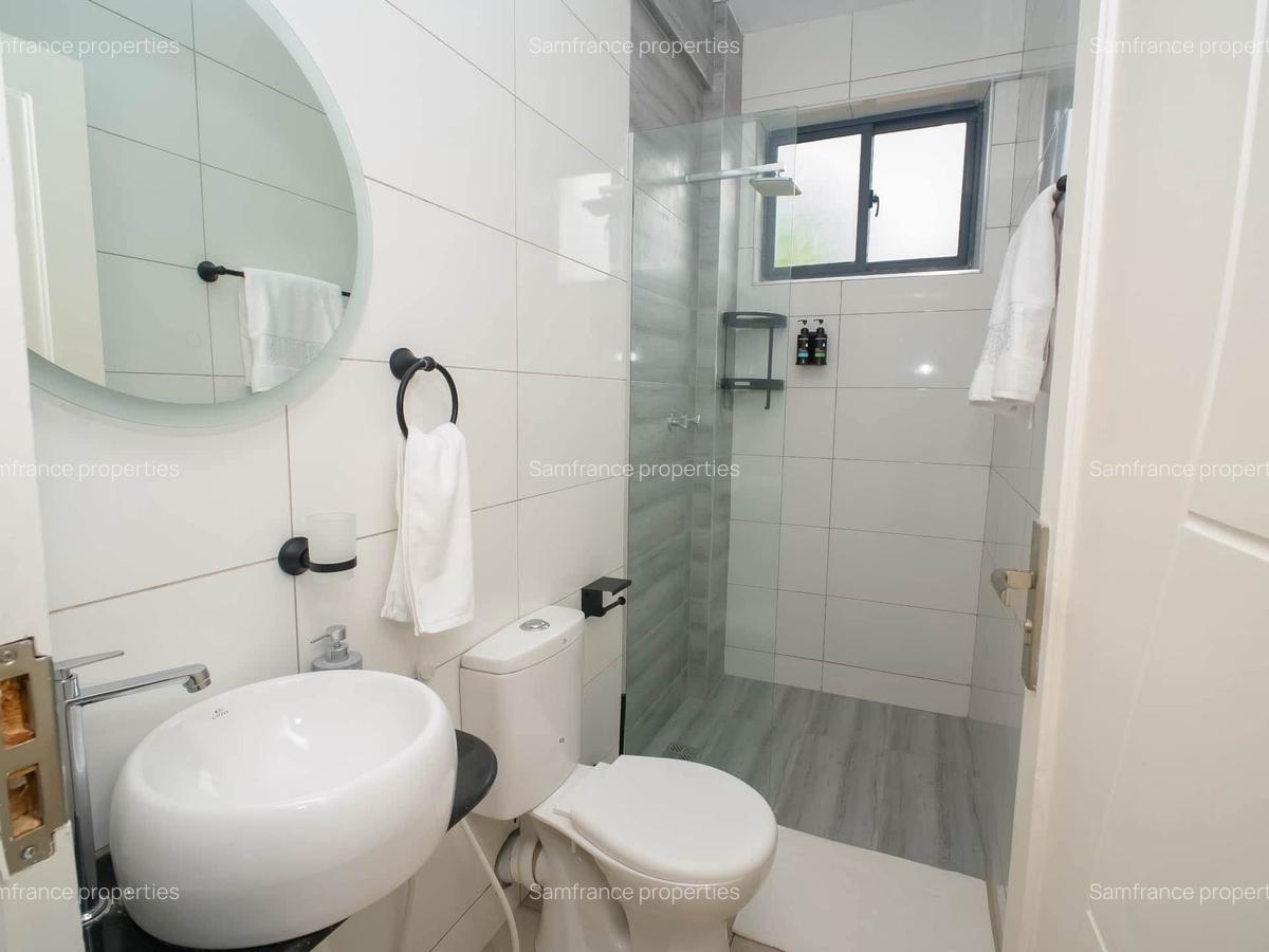 Serviced 2 Bed Apartment with En Suite at 1St Avanue - 12