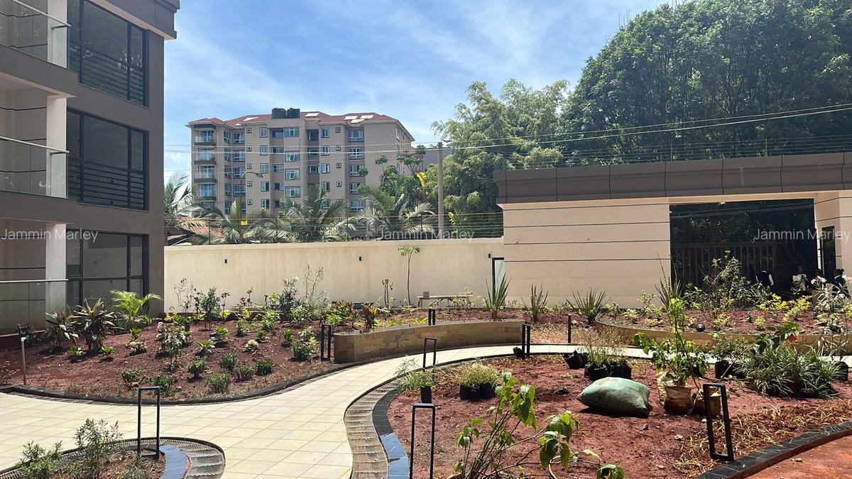 3 Bed Apartment with En Suite at Riverside Drive - 14