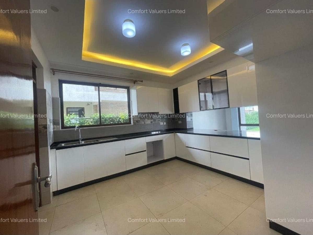 5 Bed Townhouse with En Suite at Runda - 12