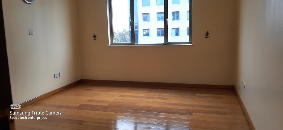 3 Bed Apartment with En Suite in Parklands - 16