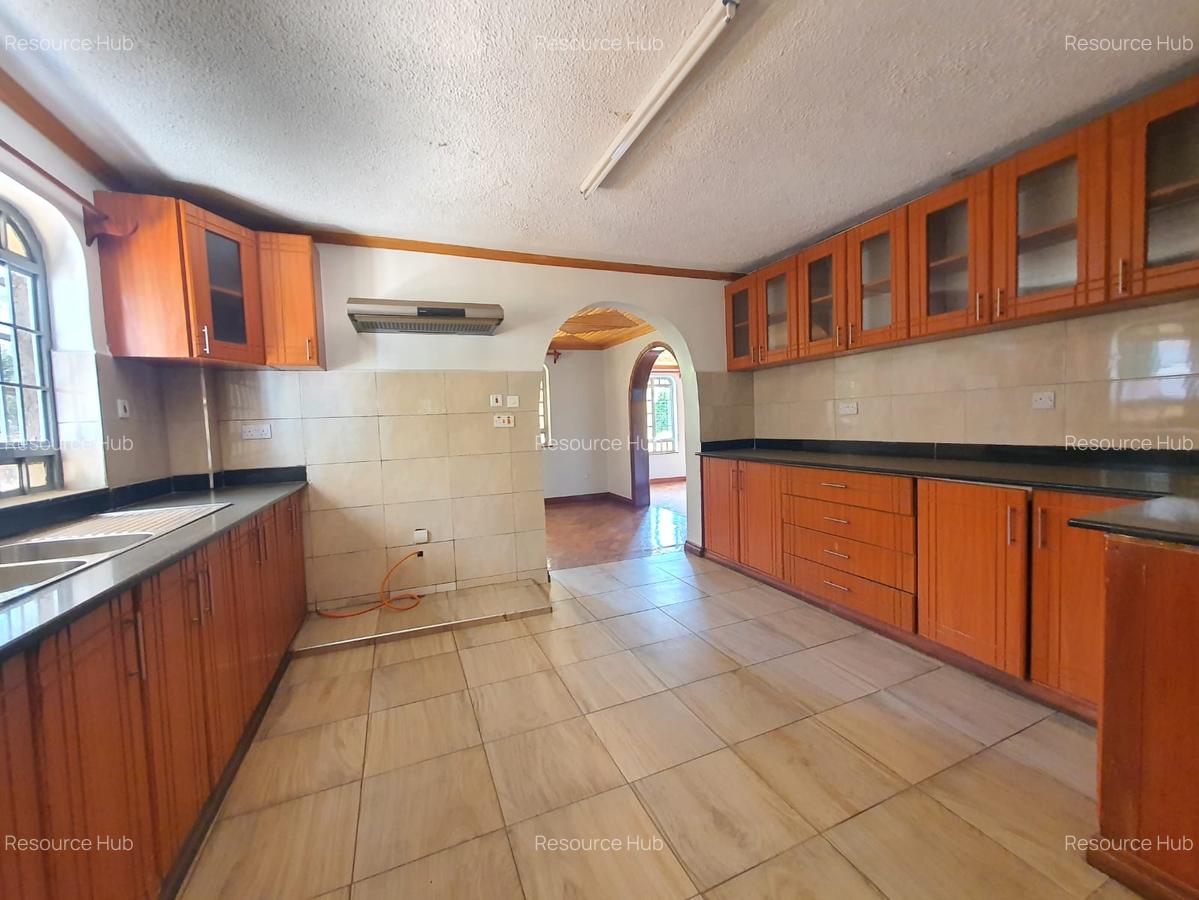 5 Bed House with En Suite at Nyari - 5