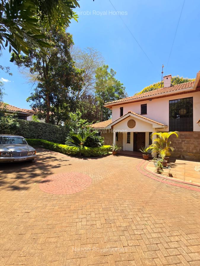 5 Bed Townhouse with En Suite at Meadows - 1