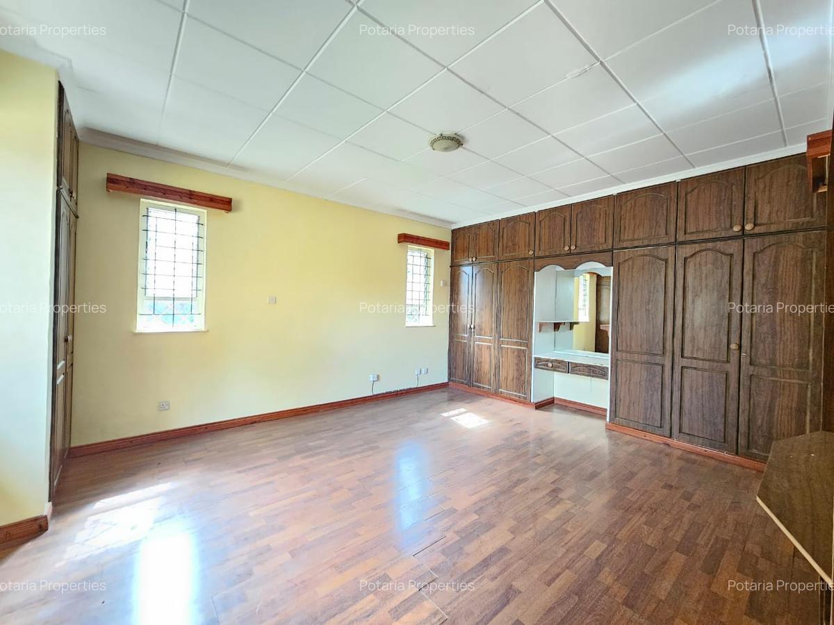 Commercial Property with Parking in Lavington - 12