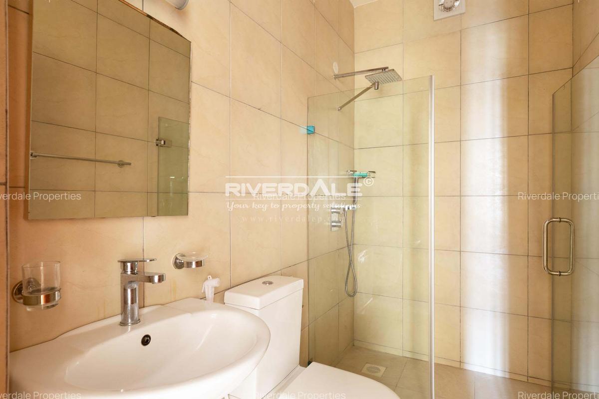 4 Bed Apartment with En Suite in Parklands - 8