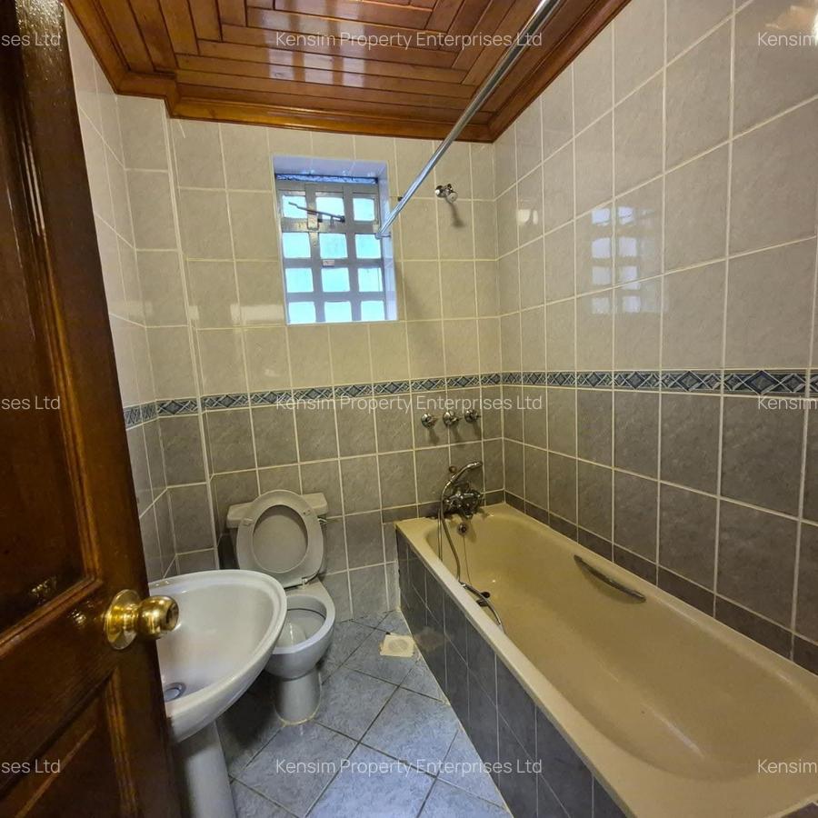 5 Bed House with En Suite in Runda - 12