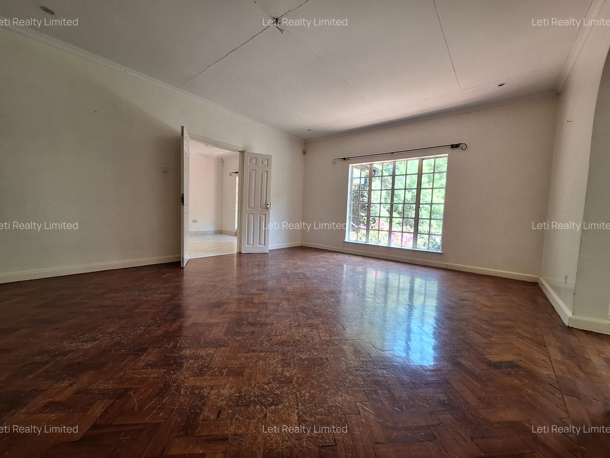 4 Bed House with En Suite in Lavington - 4