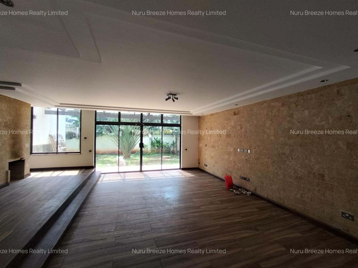 5 Bed Townhouse with En Suite in Lavington - 2