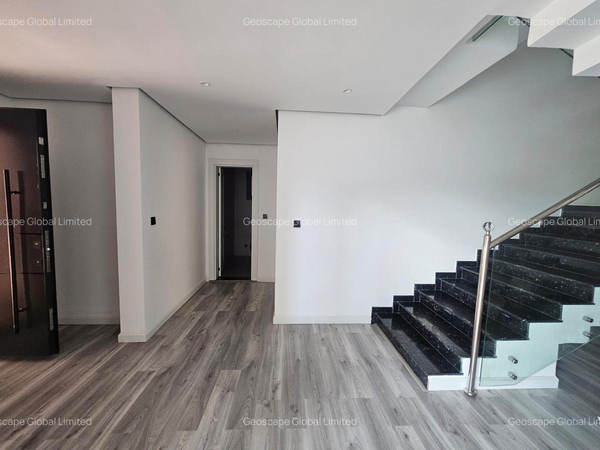 5 Bed Townhouse with En Suite in Lavington - 2