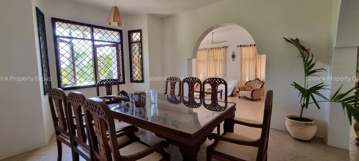 Serviced 4 Bed Apartment with En Suite in Nyali Area - 11