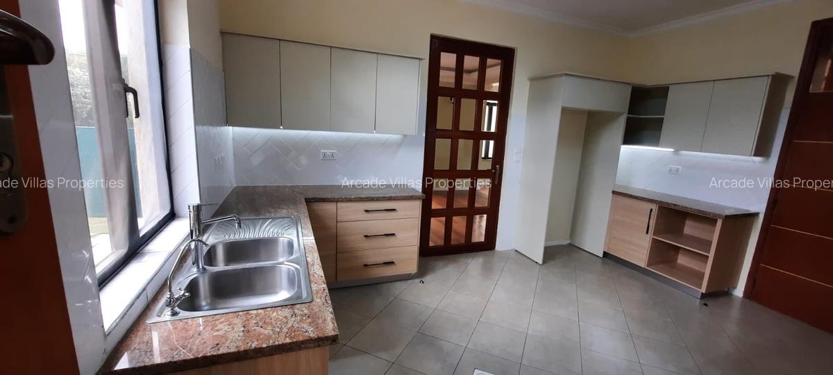 5 Bed Townhouse with En Suite in Lavington - 9