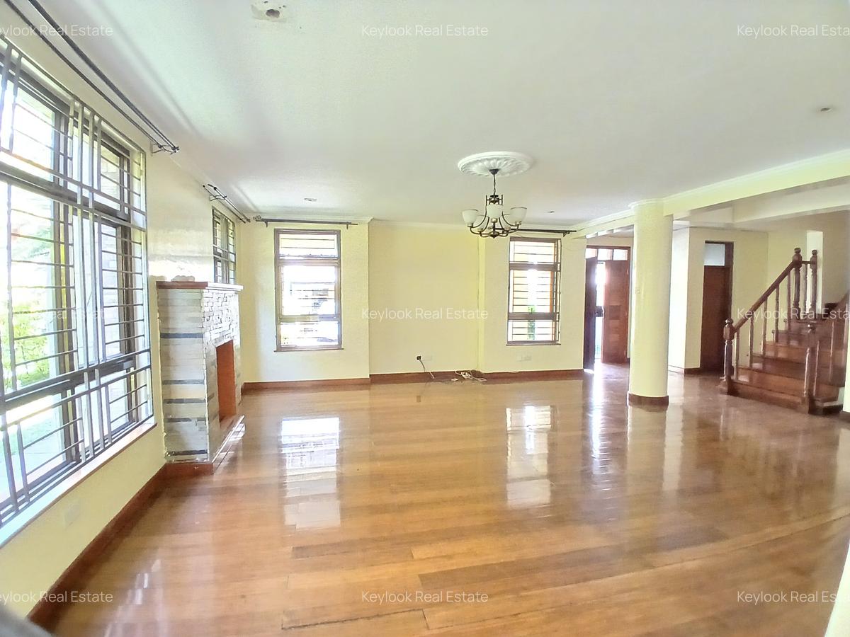 5 Bed Townhouse with En Suite at Lavington - 18