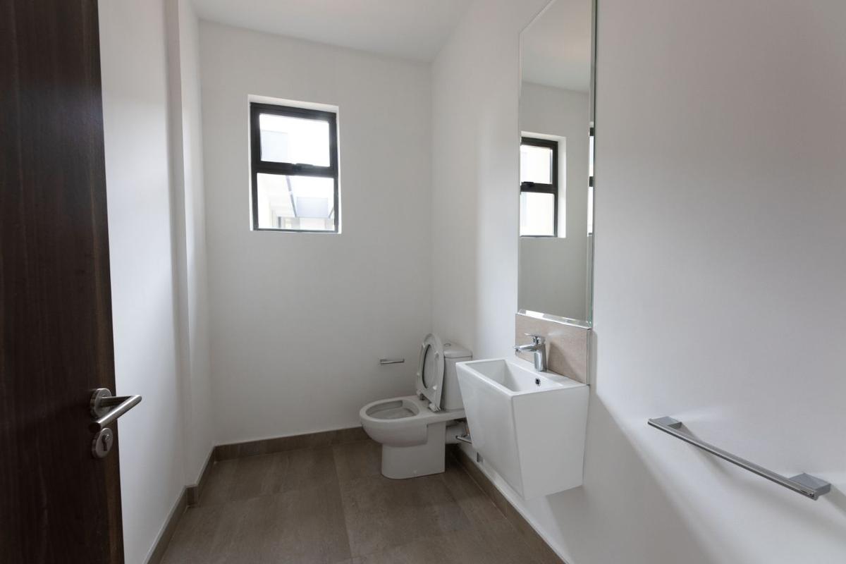 4 Bed House with En Suite at Two Rivers - 10