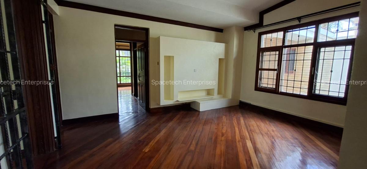 3 Bed House with En Suite in Hill View - 11