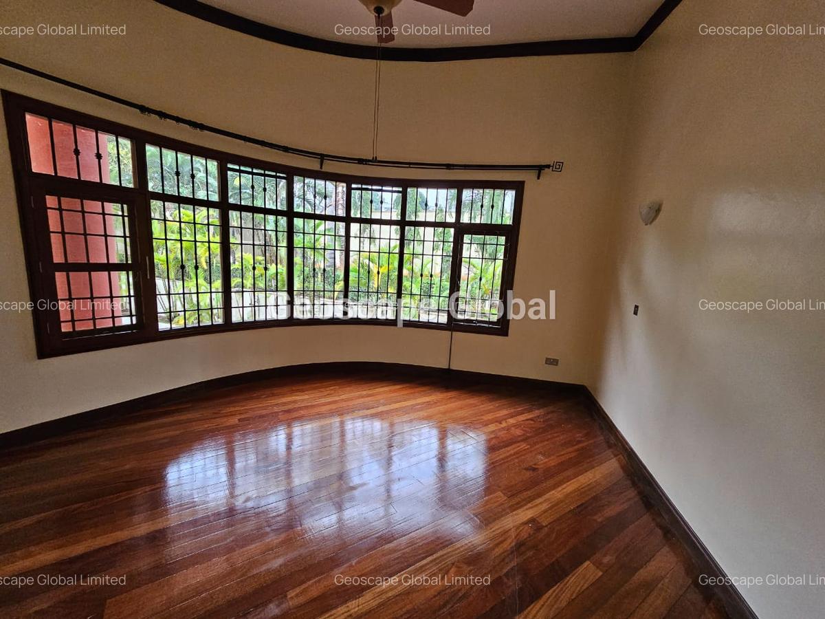 4 Bed House with En Suite in Spring Valley - 11