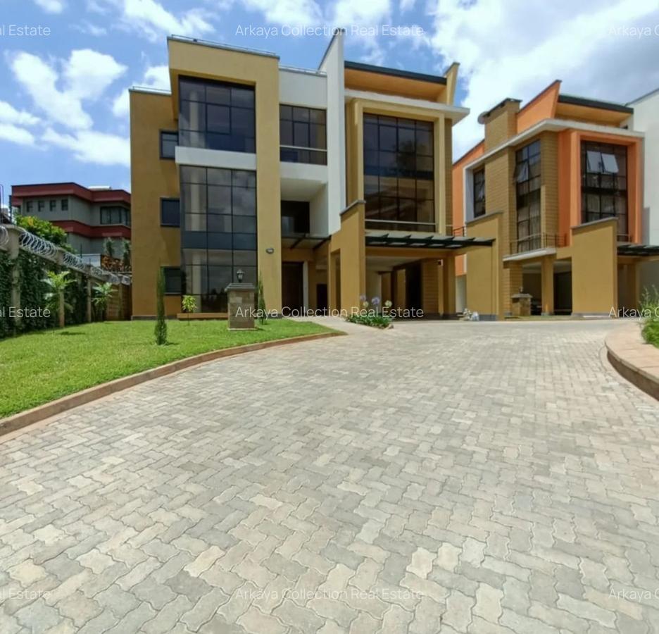 5 Bed Townhouse with En Suite in Lavington - 1