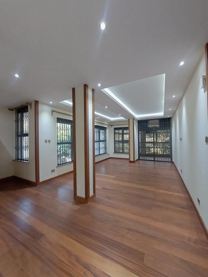 7 Bed Townhouse with En Suite in Nyari - 12