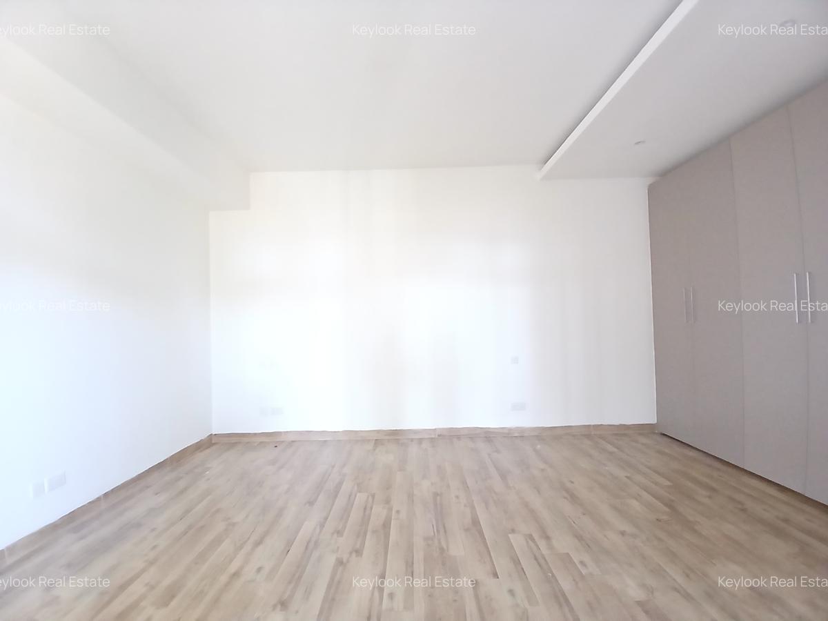 3 Bed Apartment with En Suite at Riverside Drive - 6