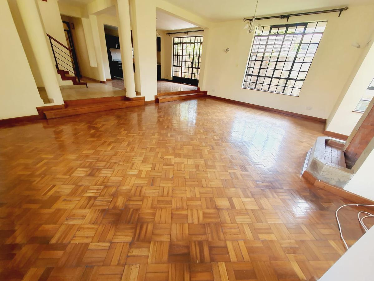 4 Bed Townhouse with En Suite at Lavington - 7