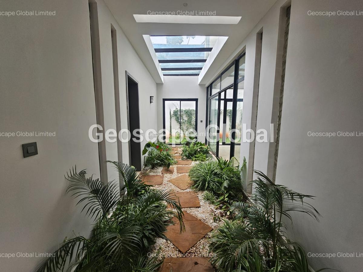 5 Bed Townhouse with En Suite in Lavington - 2