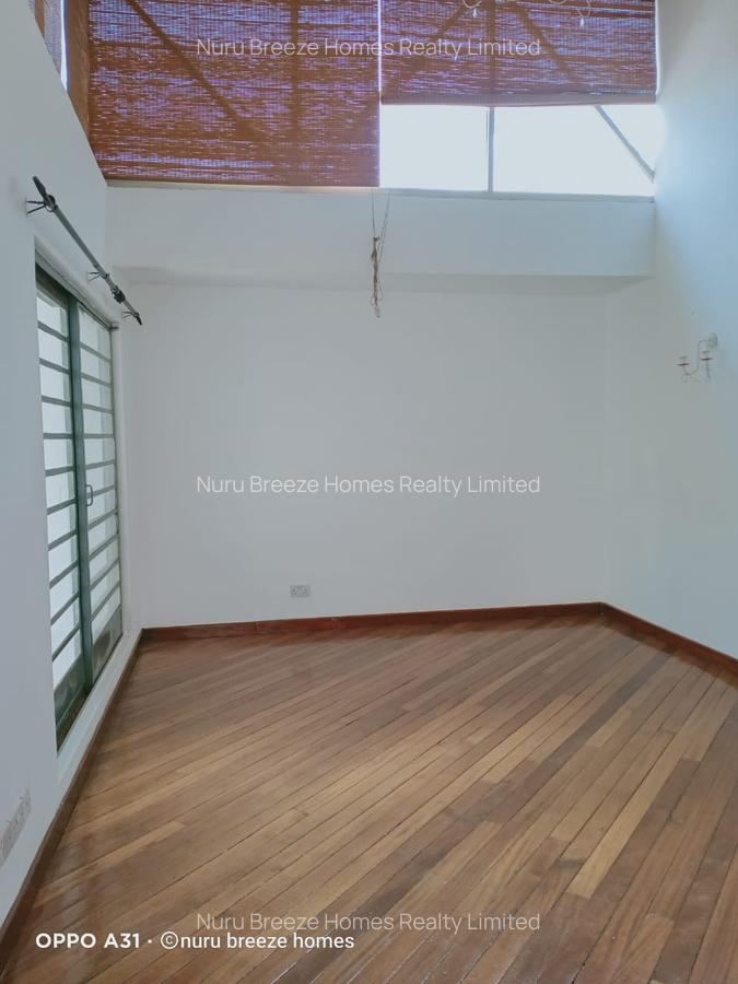 4 Bed Townhouse with En Suite in Lavington - 7