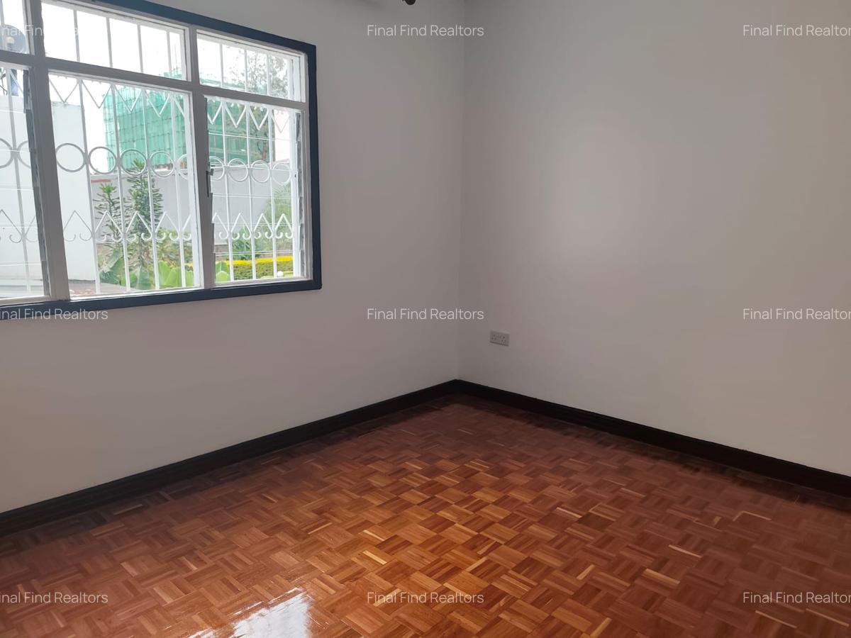 3 Bed Townhouse with En Suite in Brookside - 3