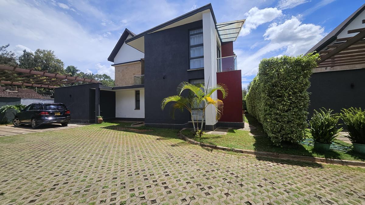 4 Bed House with En Suite in Garden Estate - 2