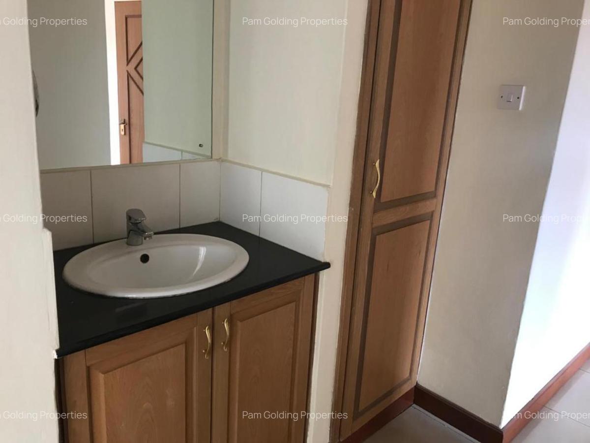 3 Bed Apartment with En Suite in Westlands Area - 13