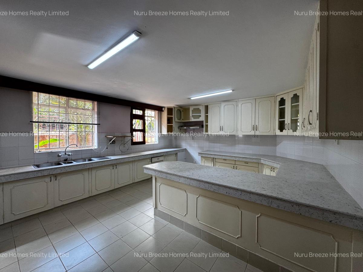 4 Bed House with En Suite in Runda - 3