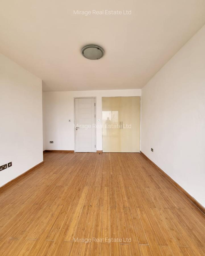 2 Bed Apartment with En Suite in Garden Estate - 6