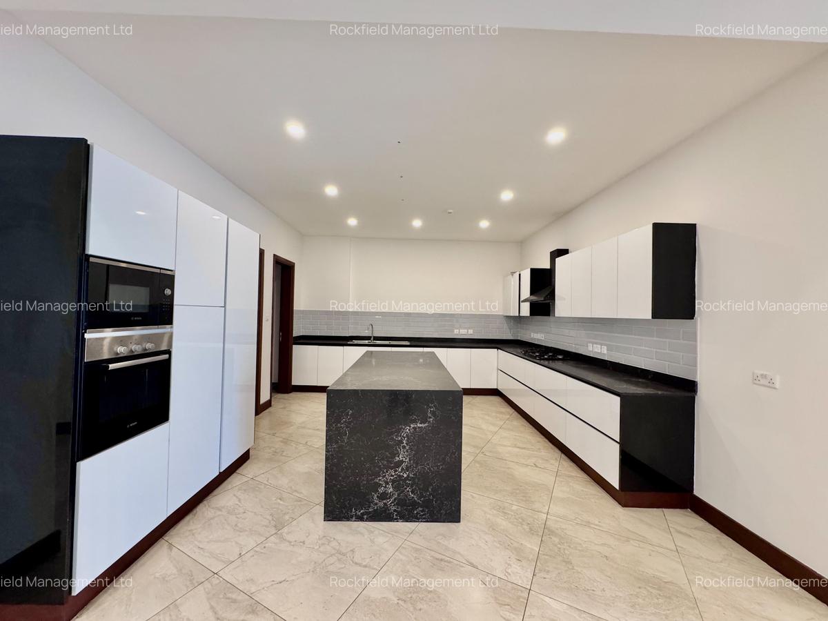 4 Bed Apartment with En Suite in Parklands - 3