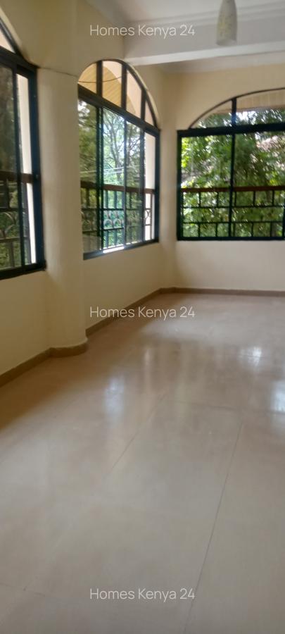 4 Bed House in Ridgeways - 12