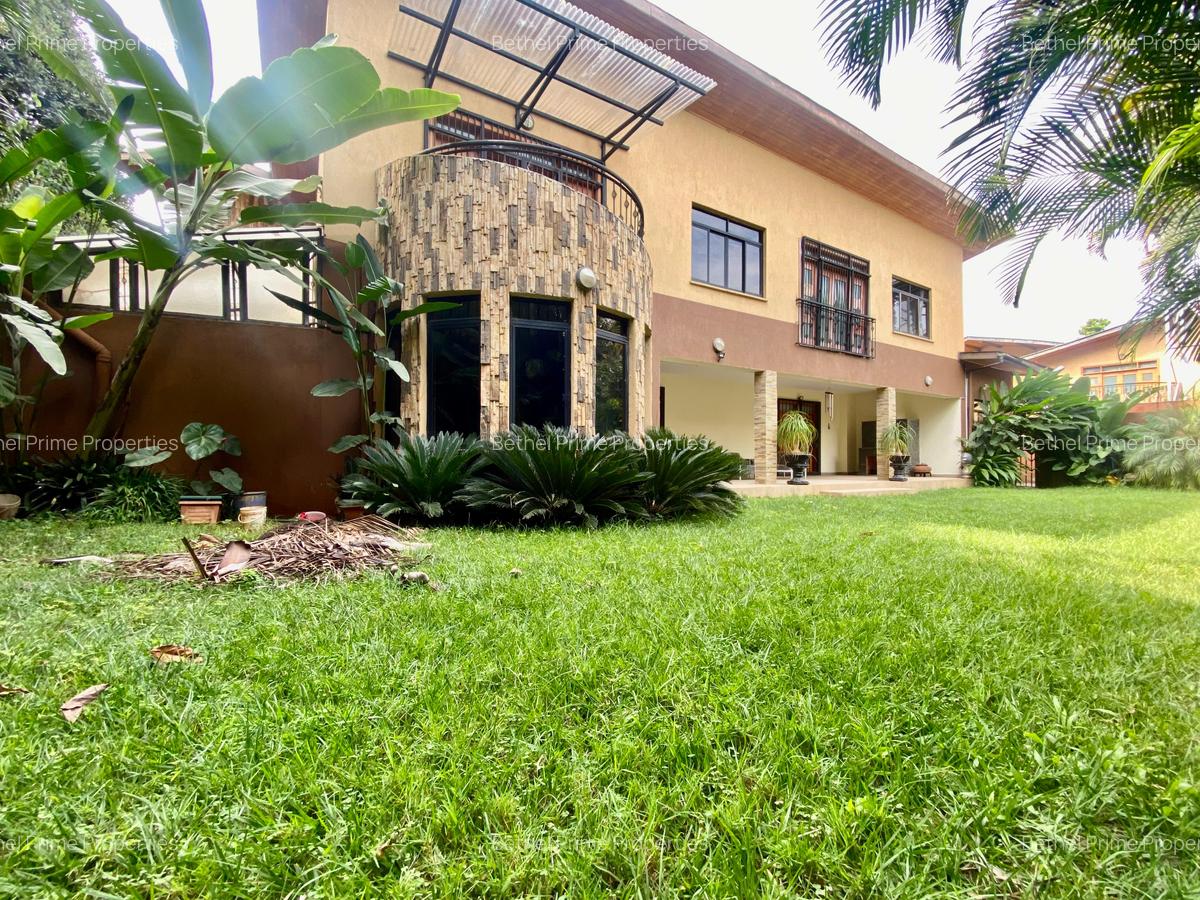 5 Bed Villa with En Suite in Kyuna - 2