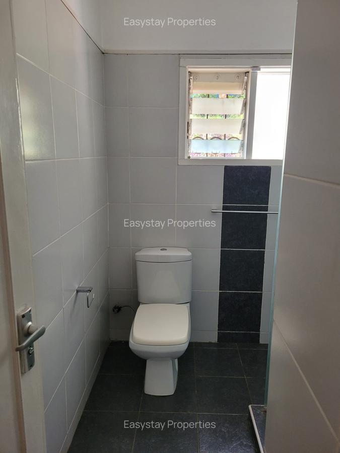 4 Bed House with En Suite in Hill View - 10