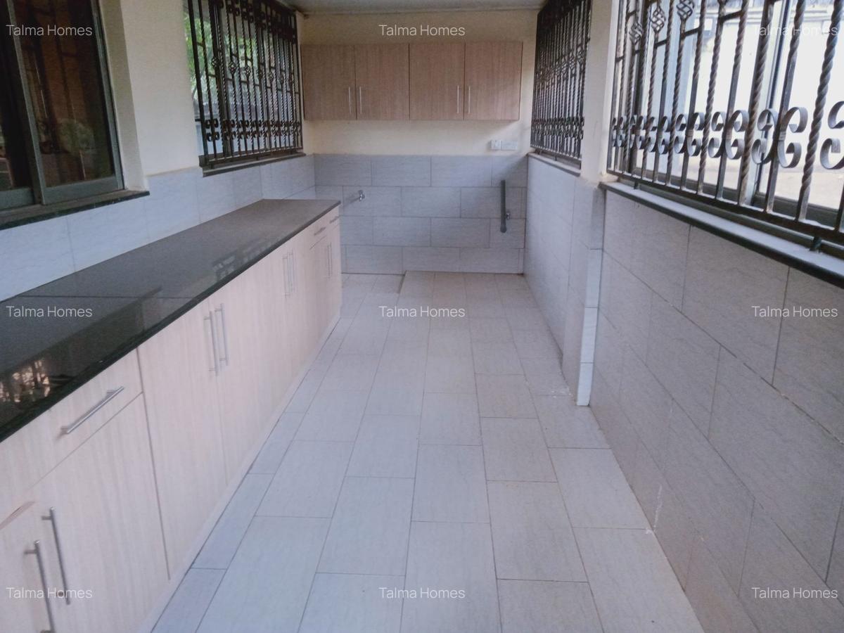 5 Bed Townhouse with En Suite at Westlands - 5