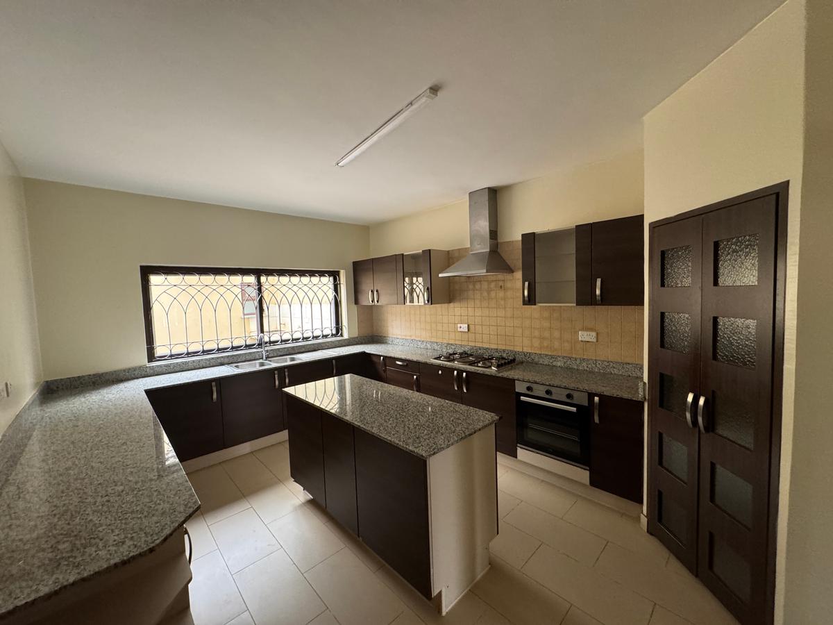 5 Bed Townhouse with En Suite in Lavington - 1