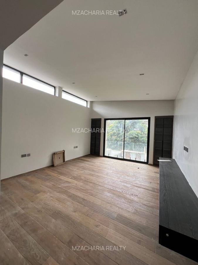 5 Bed Townhouse with En Suite in Runda - 12