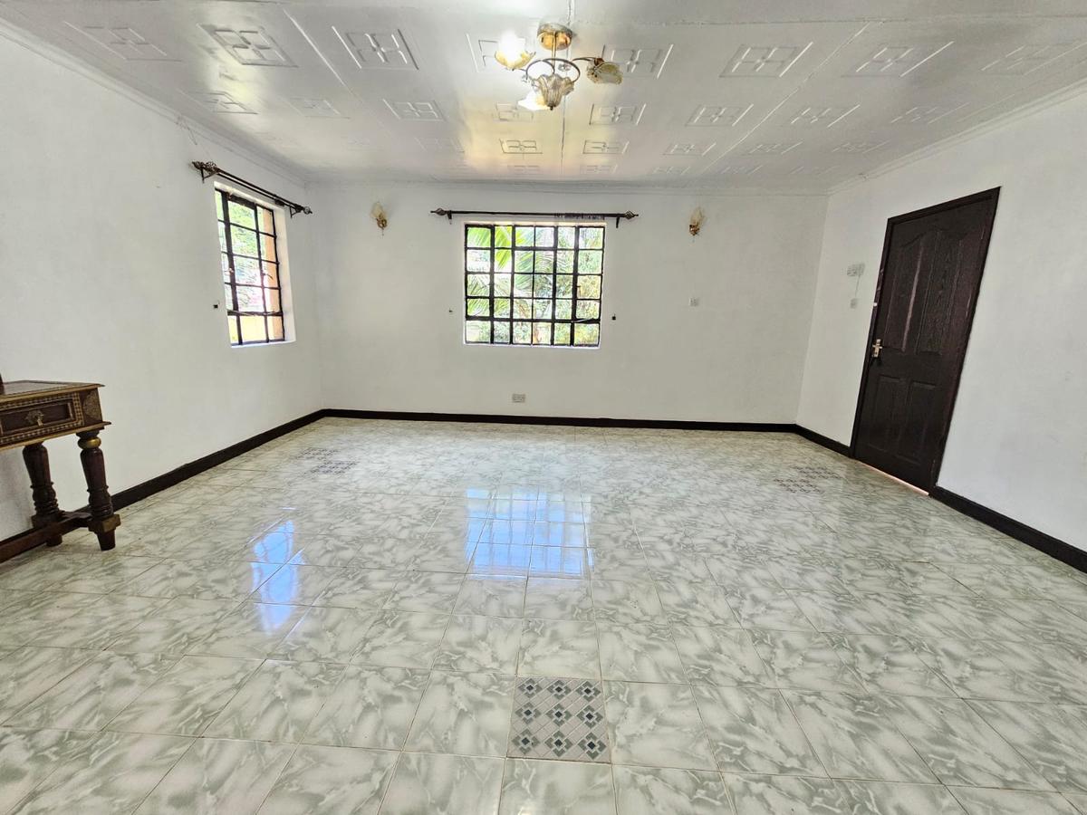 5 Bed House with En Suite in Nyari - 14