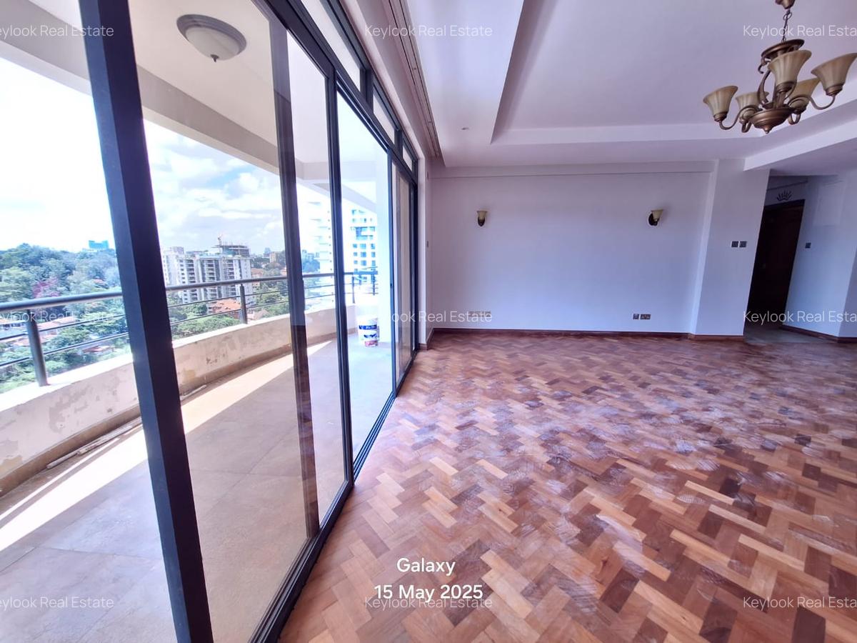 4 Bed Apartment with En Suite at Riverside Drive - 17
