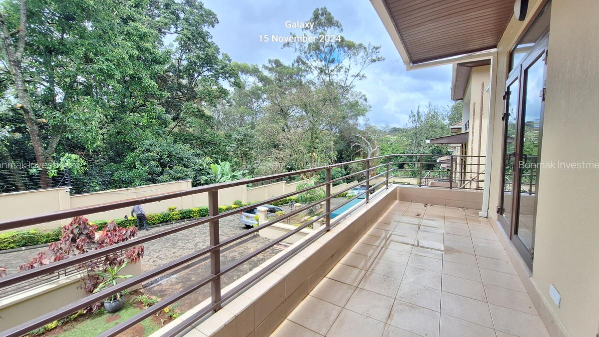 5 Bed Townhouse with En Suite at Lavington Green. - 13