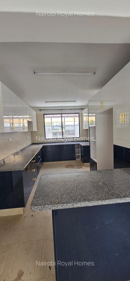 5 Bed Townhouse with En Suite at Lavington Green - 17