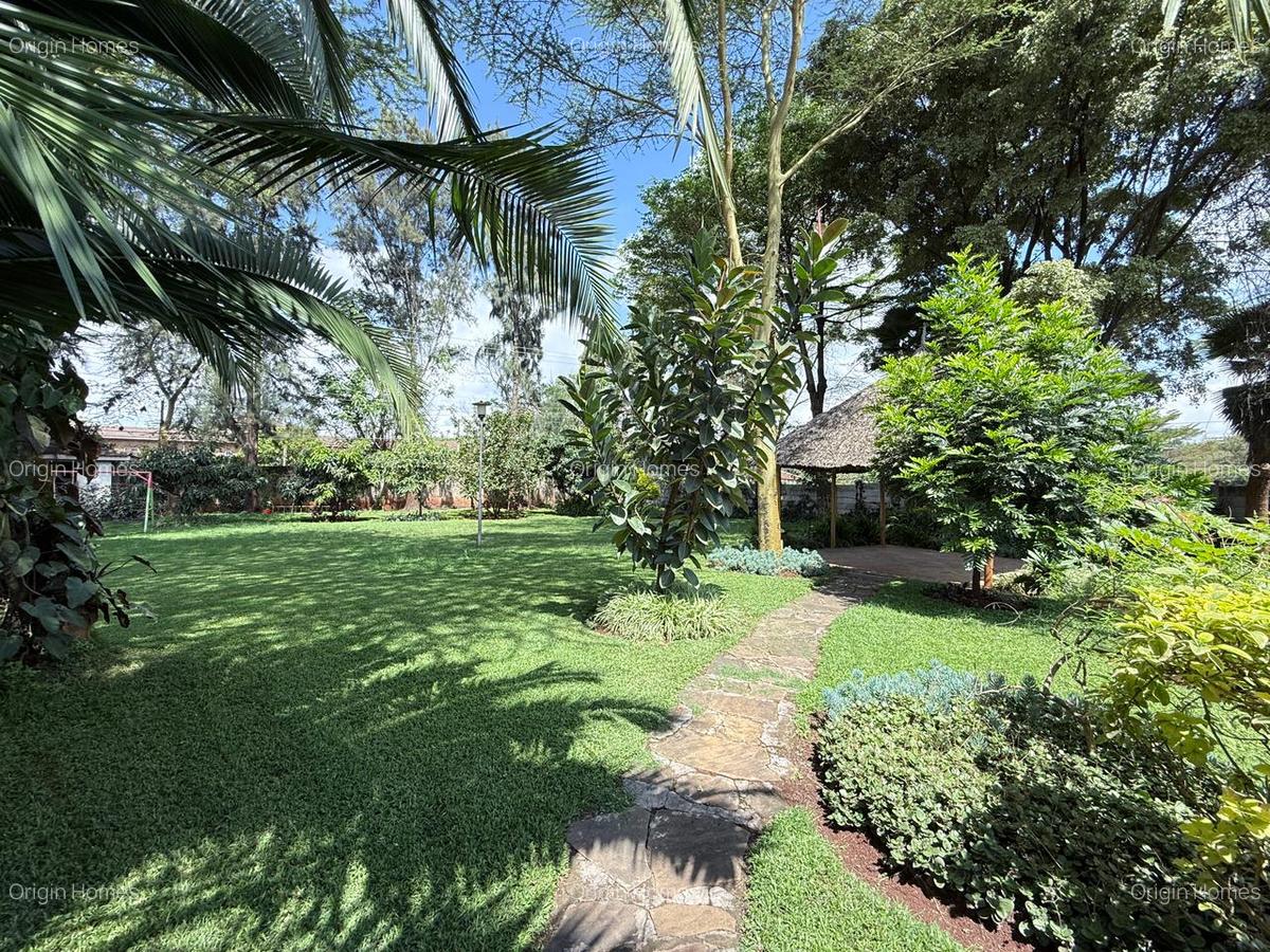 5 Bed House with En Suite in Lavington - 4