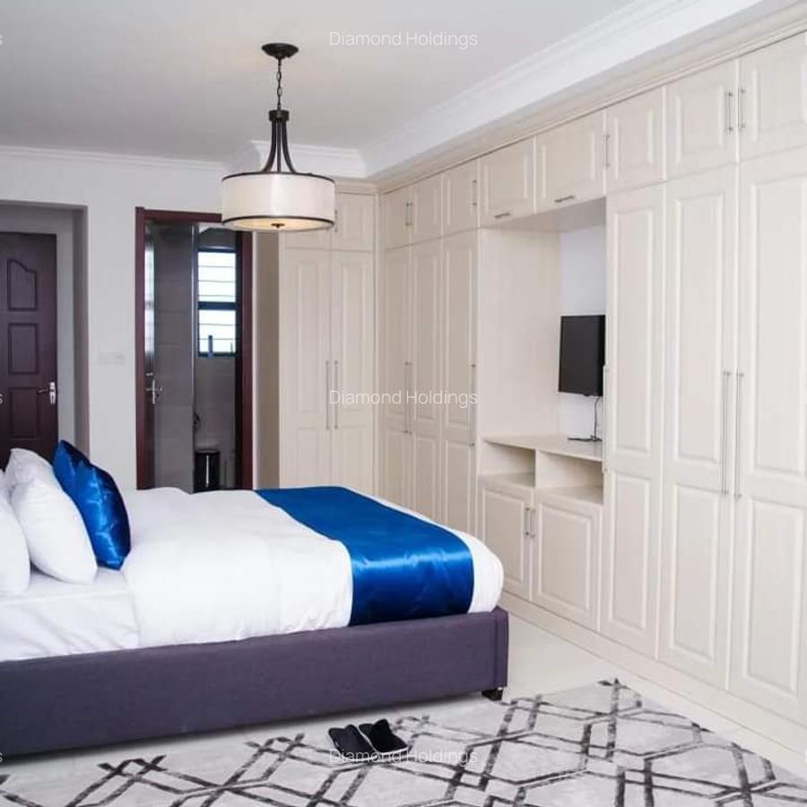 3 Bed Apartment with En Suite at Parklands - 9