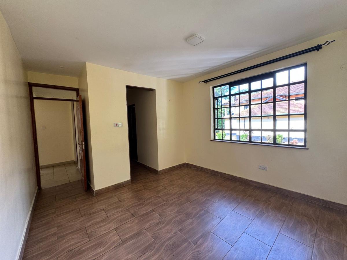 4 Bed Townhouse with En Suite in Kyuna - 13