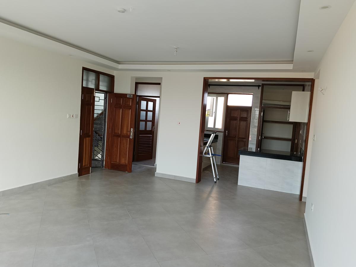 Serviced 2 Bed Apartment with En Suite at Beach Road - 7