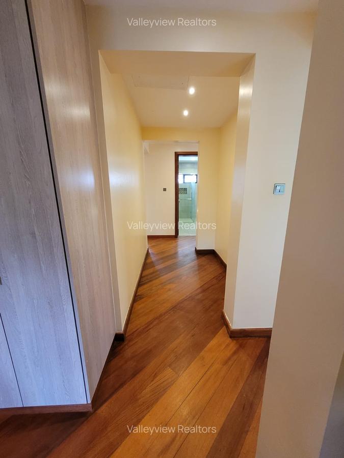 5 Bed Townhouse with En Suite at Lavington - 16